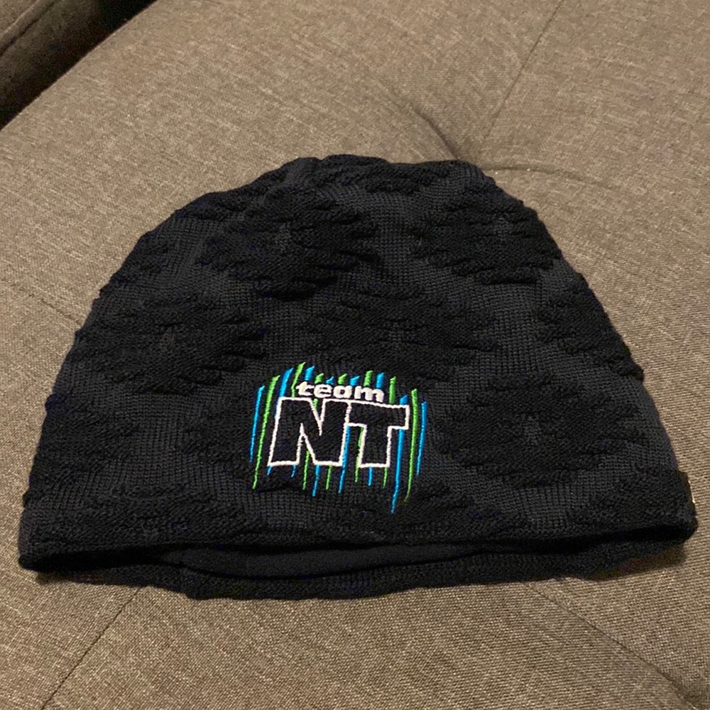 Karbon Ski Toque/ Winter Hat Beanie Team NT/NWT Canada - Picture 1 of 5